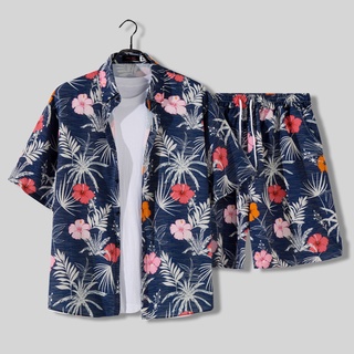 ภาพหน้าปกสินค้าเสื้อเชิ้ตแขนสั้น กางเกงฮาวาย ทรงหลวม ลายดอกไม้ เหมาะกับเดินชายหาด สไตล์ฮาวาย สําหรับผู้ชาย ซึ่งคุณอาจชอบสินค้านี้