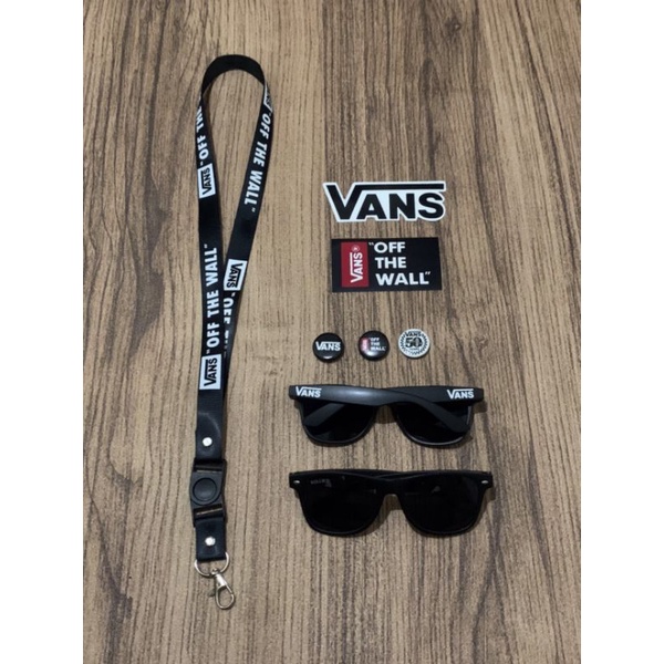 สายคล้องแว่นตา-vans-vans-สีดํา-สติกเกอร์-vans-และปุ่ม-pin