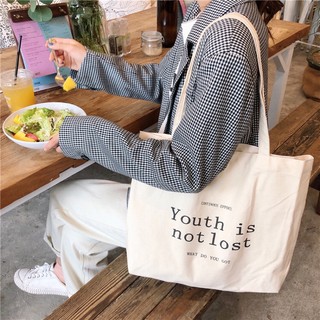 [พร้อมส่งจากไทย] กระเป๋าผ้าพิมพ์ลาย youth is not lost มีช่องซิปด้านใน 1 ช่อง กระเป๋าขนาด 43 x 32 x 10 cm