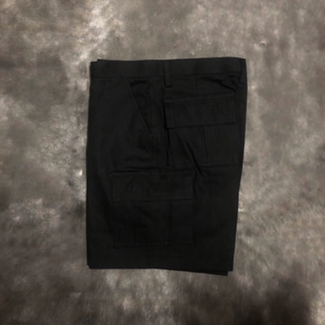 ภาพสินค้ากางเกงขาสั้นคาร์โก้ (ทรงช่าง) 6 กระเป๋า : สีดำ จากร้าน 77streetshop บน Shopee ภาพที่ 3