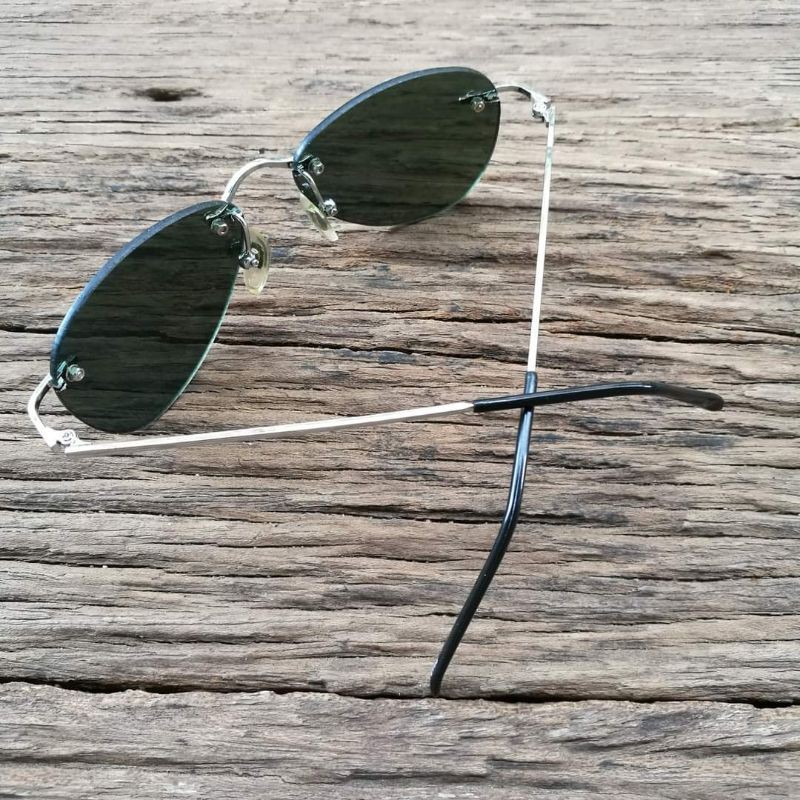 แว่นกันแดด-แว่นตาวินเทจ-เก่าเก็บยุค-90s-รุ่น-mini-one-กรอบทรงตี๋ใหญ่-เล็กมาก-เลนส์สีดำ-วินเทจแท้-หายาก