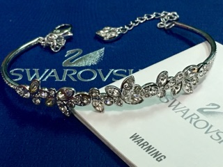 Swarovski bracelet 5146743 ของแท้ ล้าน %**no box แต่เป็นของใหม่ ไม่ผ่านการใช้งานนะคะ