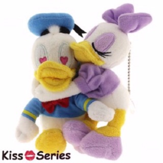 แท้ 100% จากญี่ปุ่น พวงกุญแจ ดิสนีย์ โดนัลด์ ดั๊ก &amp; เดซี่ ดั๊ก Disney Kiss Series Pair Plush(Donald Duck and Daisy Duck)