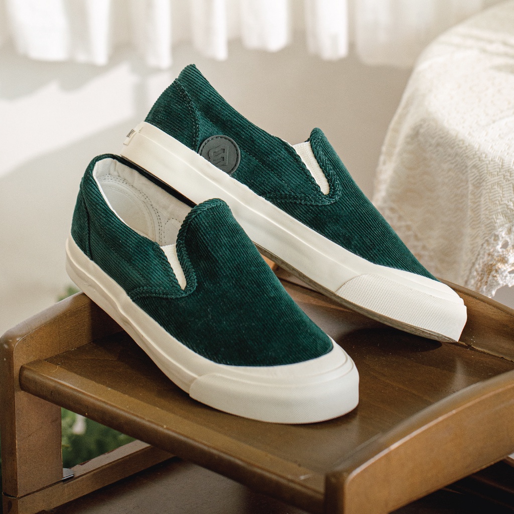 ภาพหน้าปกสินค้าBIKK - รองเท้าผ้าใบ รุ่น "Grow" Green Size 36-45 Corduroy Slip-On Sneakers / รองเท้าผู้หญิง / รองเท้าผู้ชาย / รองเท้า