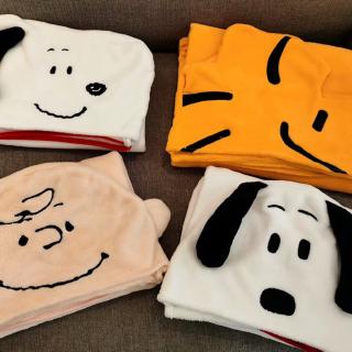 เสื้อคลุมไหล่ มีฮู้ด ผ้าฟลีซ ลายการ์ตูน Snoopy Charlie Confused Tucker อเนกประสงค์ สําหรับนักเรียน