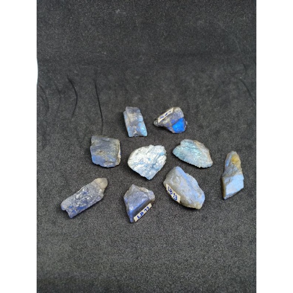 labradorite-ลาบราโดไรต์-หินดิบ-หินพ่อมด-เล่นแสงเหลือบน้ำเงิน-หินธรรมชาติ