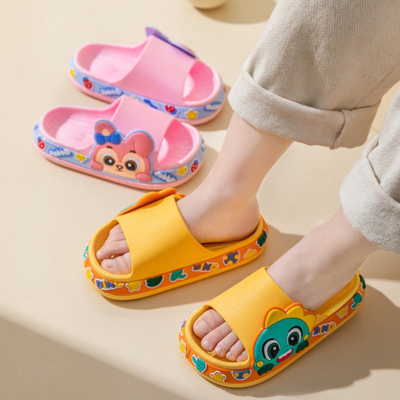รองเท้าแตะเด็กบ้านใหม่ของสาวฤดูร้อนเหยียบอึการ์ตูนในร่มห้องน้ำรองเท้าแตะชายและหญิงลื่นและรองเท้าแตะ