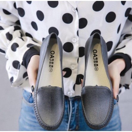 ภาพหน้าปกสินค้ารองเท้าคัทชูผู้หญิง รองเท้ากันน้ำทำความสะอาดง่าย สวมใส่สบาย  TX1820