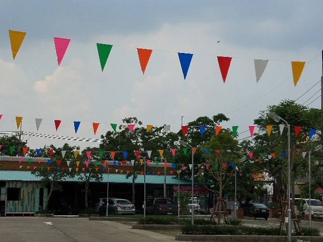 ภาพหน้าปกสินค้าธงราว / ธงประดับ 7 สี ยาว 20 เมตร จากร้าน kitchanon.chai บน Shopee