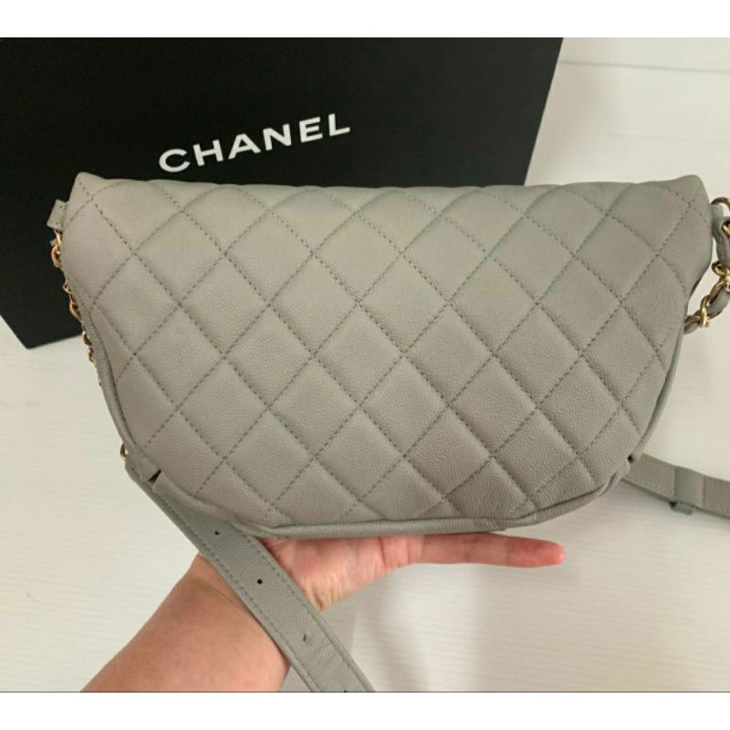 new-chanel-belt-bag-สีเทาหนังคาเวีย-ราคา-90-200