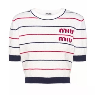 Miumiu เสื้อยืดแขนสั้น ผ้าถัก ลายทาง สไตล์เกาหลี【จัดส่งรวดเร็ว】