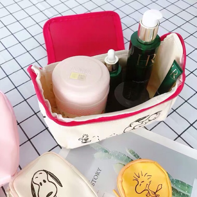 กระเป๋าpremium-จากญี่ปุ่น-snoopy-cosmetic-bag-set-จากนิตยสารญี่ปุ่น-เซตกระเป๋าเครื่องสำอางค์-4-ใบ