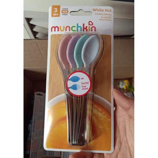 สินค้า Munchkin White Hot Safety Spoon ช้อนทานข้าวทดสอบอุณหภูมิร้อน-เย็นได้  ถ้าอาหาร้อนจะเปลี่ยนสีบอกได้คะ