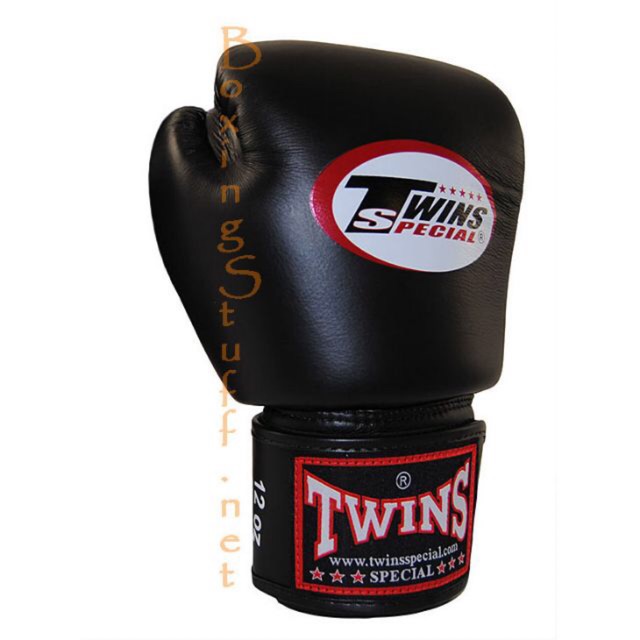 ภาพหน้าปกสินค้านวมชกมวยหนังแท้สีดำ Twins Special จากร้าน boxingstuff บน Shopee