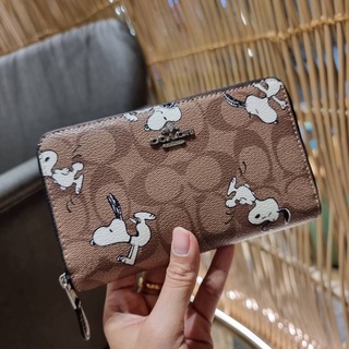 COACH C4123 COACH x PEANUTS MEDIUM ID ZIP WALLET IN SIGNATURE CANVAS WITH SNOOPY PRINTT