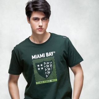 Miami Bay เสื้อยืดชาย รุ่น Shield สีเขียวเข้ม