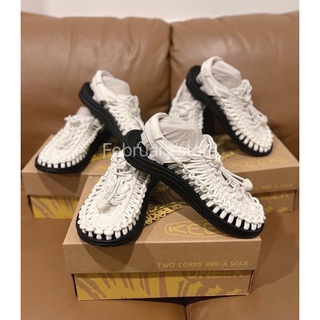 พร้อมส่ง Keen uneek star white / black ( w )