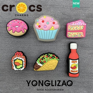 ภาพหน้าปกสินค้าCrocs jibbitz charms ปุ่ม Gourmet Series crocs อุปกรณ์ตกแต่งด้านบนรองเท้า DIY jibbit สําหรับเสน่ห์รองเท้าดอกไม้หัวเข็มขัดรองเท้า ที่เกี่ยวข้อง