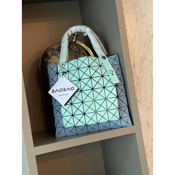 baobao-issey-miyake-prism-kangaroo-tote-bag