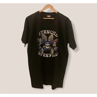 เสื้อยืดวงดนตรี Avenged Sevenfold สกรีนสีสวย ลายชัด ผ้าฝ้ายคอตตอนอย่างดี ซักไม่หด ไม่ย้วย 💯