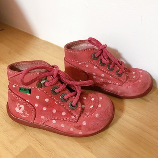 ส่งต่อ : รองเท้าบูทหนังสำหรับเด็ก หุ้มข้อสั้น สีชมพู Minnie Kickers แท้ Size : 12 cm