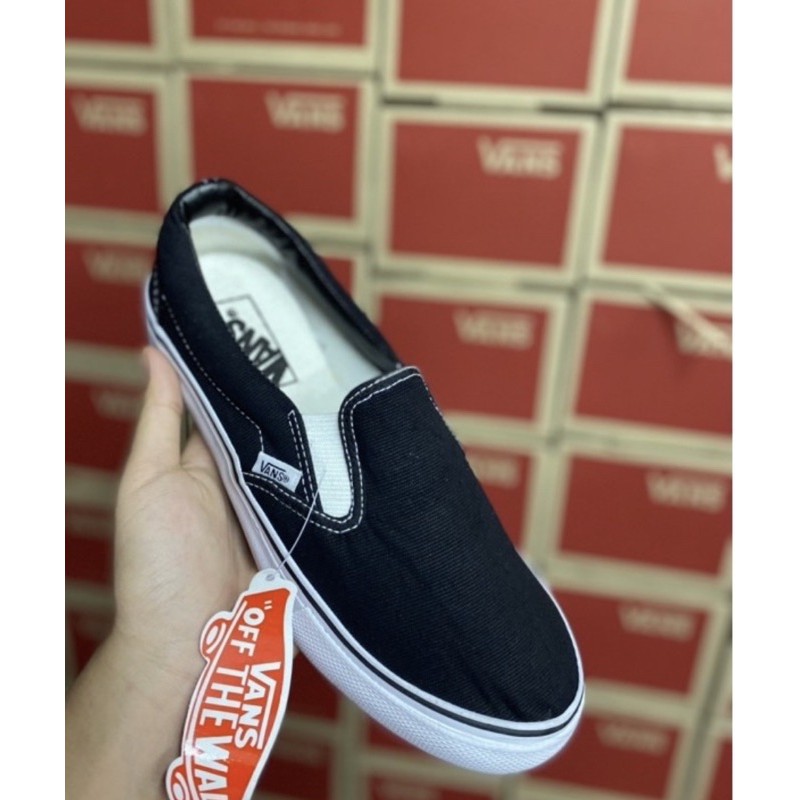 ภาพหน้าปกสินค้ารองเท้า Vแบบ Slip on ลายตาราง (แนะนำเพิ่ม1ไซส์) จากร้าน myshopsokhai บน Shopee