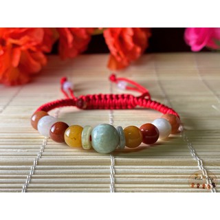 สร้อยข้อมือหยกหลากสี ถักด้ายแดงมงคลงานแฮนด์เมด Handmade by maleeshop