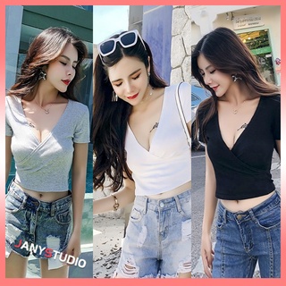 ฤดูร้อนปี 2021 สไตล์ใหม่ คอวีเซ็กซี่ ทรงเข้ารูป เสื้อยืดแขนสั้น ผ้าใส่สบาย สีทึบ เข้ากันดี