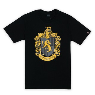 Warner Bros. Harry Potter Hufflepuff T-shirt เสื้อยืดผู้ชายแฮร์รี่พอตเตอร์ฮัฟเฟิลพัฟ