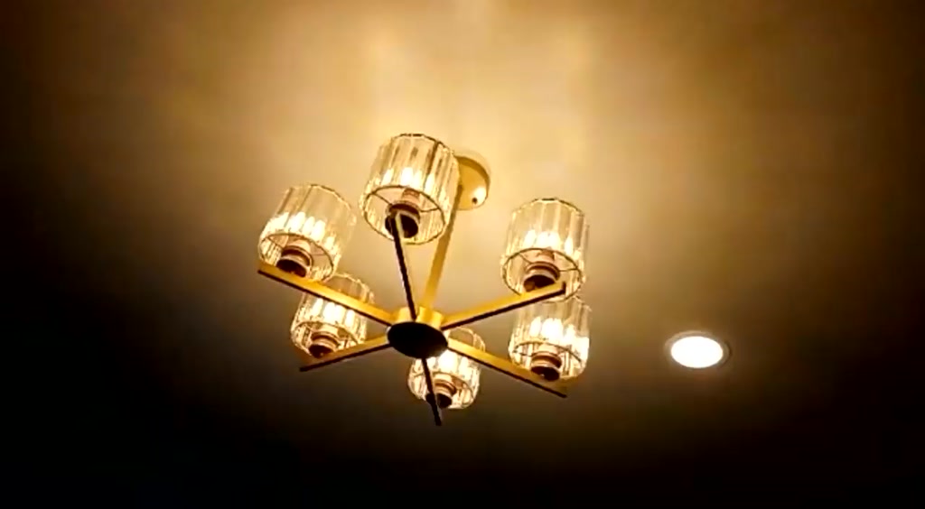 โคมไฟ-crystal-light-โคมระย้าคริสตัล-โคมไฟห้องนั่งเล่น-ห้องนอนของโรงแรม-โคมระย้าคริสตัลยุโรป-โคมไฟขายร้อน-ceiling-lights