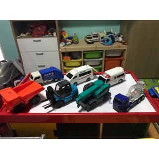 สินค้า รถคันละ 35 บาท งานพลาสติก   tomica มือสอง คะ  ตามรูปค่ะ