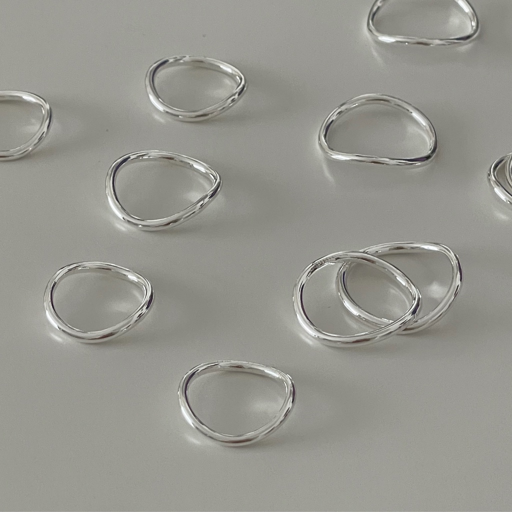 ภาพหน้าปกสินค้าYour wishlist : FLOW 2MM RING silver925 / แหวน แหวนเงินแท้ แหวนเกลี้ยงเงินแท้ ดีเทลโค้ง ขนาด2mm จากร้าน your.wishlisttt บน Shopee