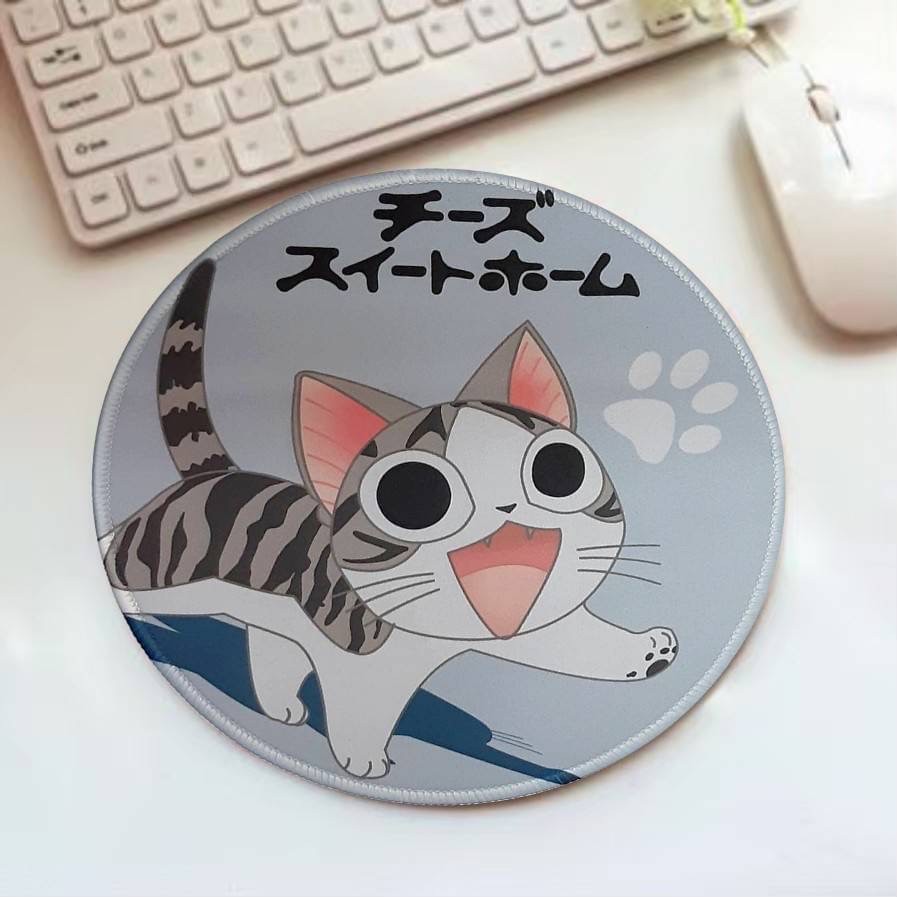 ภาพหน้าปกสินค้าแผ่นรองเมาส์  แผ่นรองเม้าส์ ลายการ์ตูน แมว จี้จัง cat ขนาด 23 cm สวยงามน่าใช้งาน ผลิตจากวัสดุอย่างดี