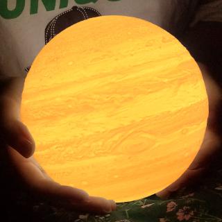ภาพขนาดย่อของภาพหน้าปกสินค้าjupiter โคมไฟ led รูปทรงดวงจันทร์ 3 d 16 สีใช้รีโมทควบคุม จากร้าน lweinking.th บน Shopee ภาพที่ 1