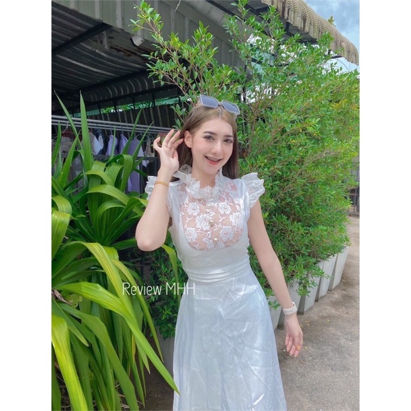 เดรสยาวแต่งลูกไม้ช่วงบน-ตรงกระโปรงเป็นผ้าพื้น-แต่งกระดุม-ใส่งานบุญงานบวช-สวยหวานใส่สบาย