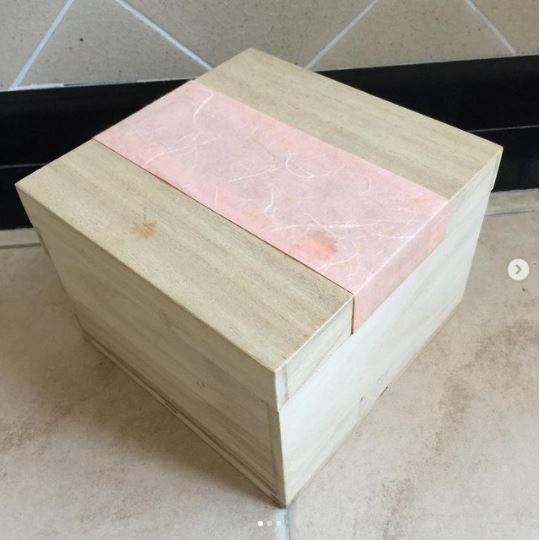 กล่องใส่ของ-กล่องไม้-herencia-ทำจากไม้อย่างดี-ไม่บาง-จุของได้เยอะ-ของแท้-ตัวกล่องแข็งแรง-ทนทาน-ของใหม่-มือ-1-สวยมาก
