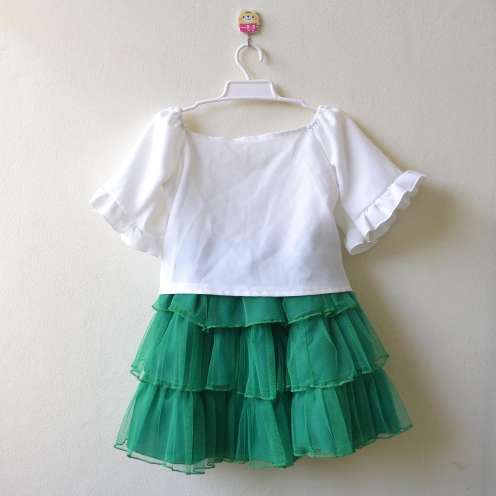 ชุดเสื้อสีขาวเด็ก-กระโปรงฟูสีเขียว