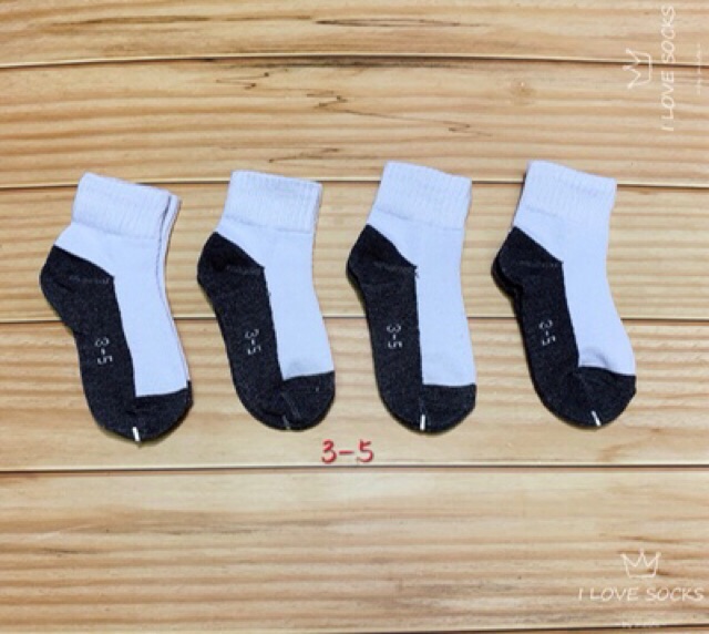 ภาพหน้าปกสินค้าถุงเท้านักเรียน สีขาวพื้นเทา(คู่9บาท)(Z平学生袜 จากร้าน i.love.socks บน Shopee