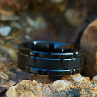 ภาพหน้าปกสินค้าแหวนทังสเตนคาร์ไบด์ ลายสายนาฬิกา สีดำ (8มม.) ที่เกี่ยวข้อง