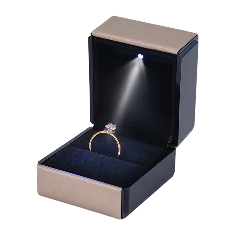 autu-กล่องแหวนหมั้น-แหวนแต่งงาน-ทรงสี่เหลี่ยม-มีไฟ-led