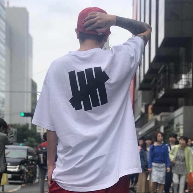 สินค้าใหม่-undefeated-เสื้อยืดแขนสั้น-ทรงหลวม-สไตล์ญี่ปุ่น-สําหรับผู้ชาย-และผู้หญิง