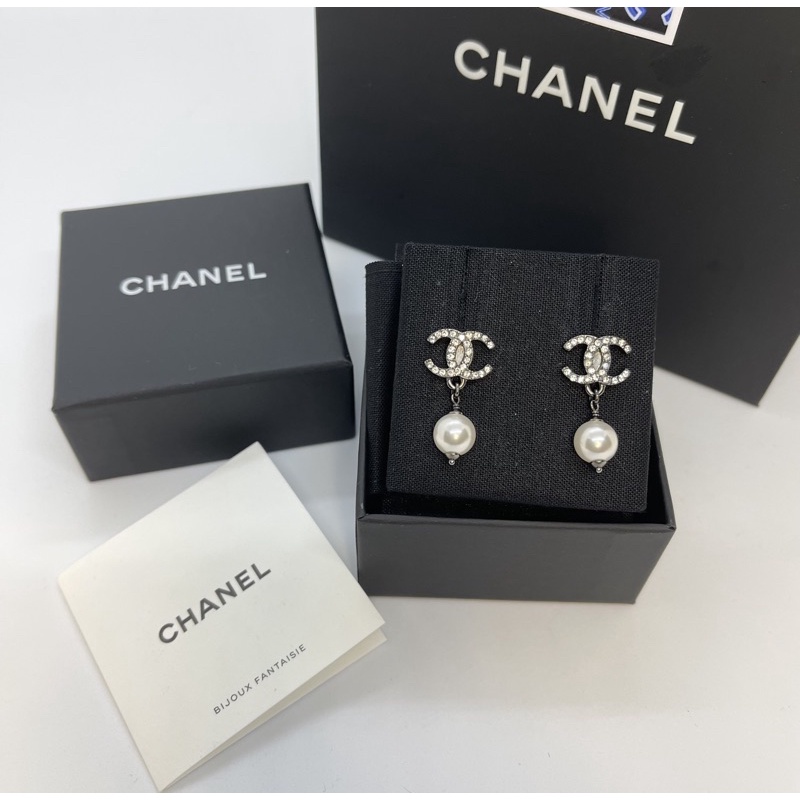 Chanel earring 1.3 cm deals