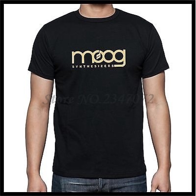 เสื้อยืดผ้าฝ้ายแขนสั้นสีดําพิมพ์-moog-synthesizer-สําหรับผู้ชาย