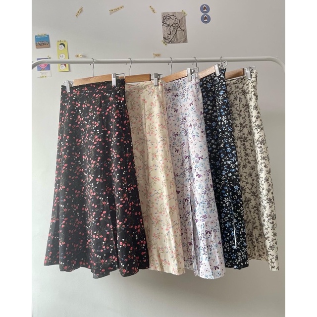ภาพสินค้า(9.9 โค้ด BP100PAY ลด 25%) Alley Skirt กระโปรงลายดอกไม้แบบผ่าหน้า จากร้าน longsaidoo_ บน Shopee ภาพที่ 7