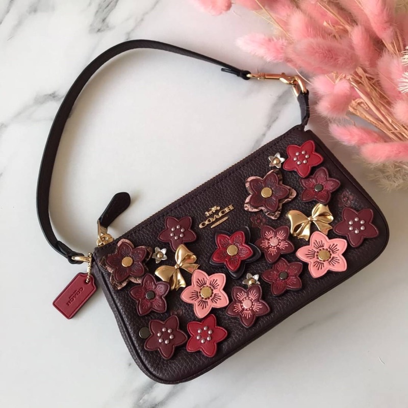 ผ่อน0-กระเป๋าคล้องมือ-coach-nolita-19-with-daisy-applique-coach-c2254-หนังแท้-สีน้ำตาล-ประดับดอกไม้