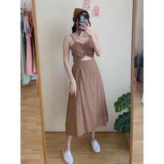 BZM1905 YUU DRESS เดรสสายเดี่ยวตัวยาว เว้าด้านหลัง/ด้านหน้า  ด้านหลังของชุดดีเทลล์น่ารักๆ มีเชือกให้ผูกโบว์ ปรับขนาดได้ต