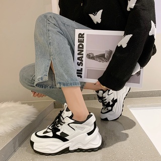 ภาพขนาดย่อของภาพหน้าปกสินค้าsneaker.world รองเท้าผ้าใบ รองเท้าแฟชั่น รองเท้าผ้าใบผู้หญิง เสริมส้น 5 ซม. จากร้าน sneaker.world บน Shopee ภาพที่ 1