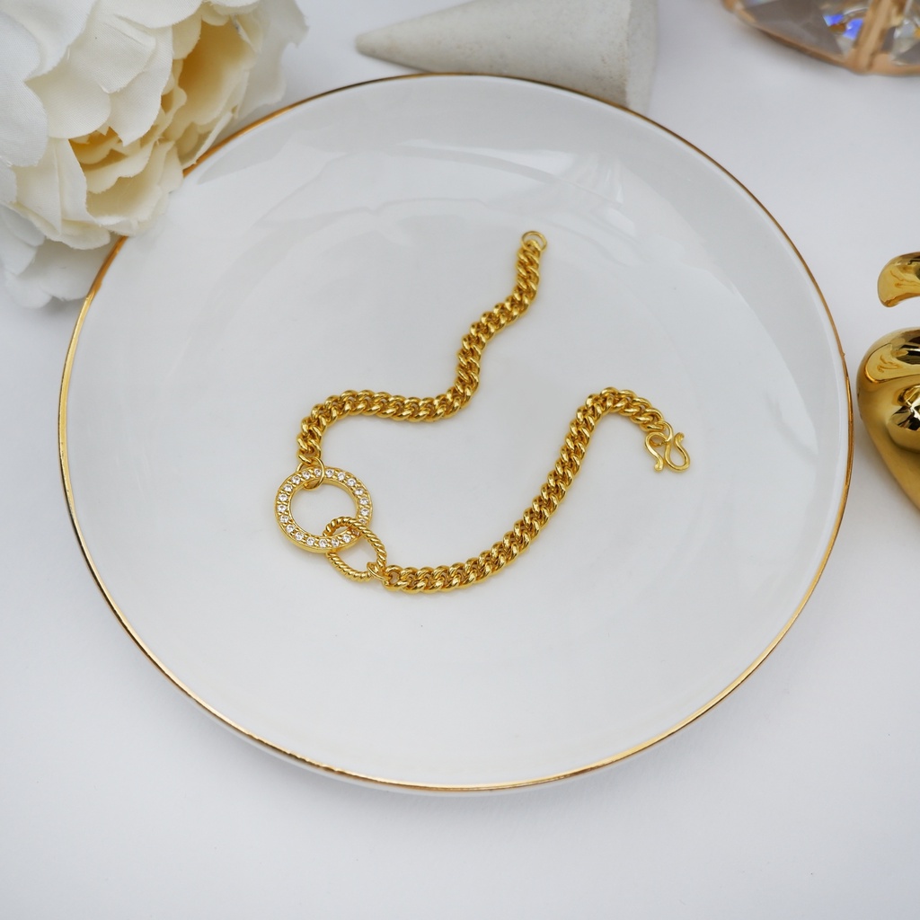 ภาพหน้าปกสินค้าSHINING GOLD ทองคำแท้ 96.5% สร้อยข้อมือฝังพลอย สวยหรูแบบมีสไตล์ น้ำหนัก 2 สลึง จากร้าน shininggoldjewelry บน Shopee