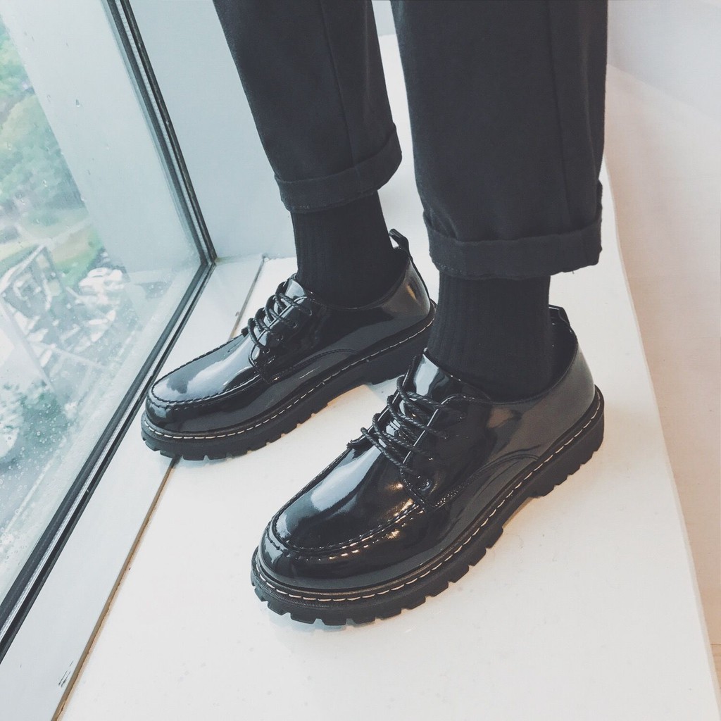 รูปภาพของจัดส่งในกรุงเทพฯ Men's Leather Shoes Black Bright Leather Round Toe Student Lace Up Youth Men's Casual Shoesลองเช็คราคา