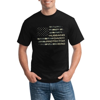เสื้อยืดผ้าฝ้ายพิมพ์ลายขายดี เสื้อยืดลําลอง พิมพ์ลาย Frontline Husband Daddy Protector Hero สําหรับผู้ชาย
